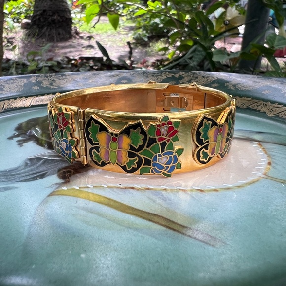 Vintage Jewelry - Gorgeous Butterfly Flowers Bracelet with Multicolor Accents